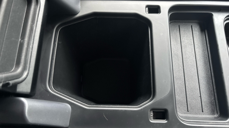 Land Rover Defender 2.0 D240 SE 110 5dr Auto Diesel Estate